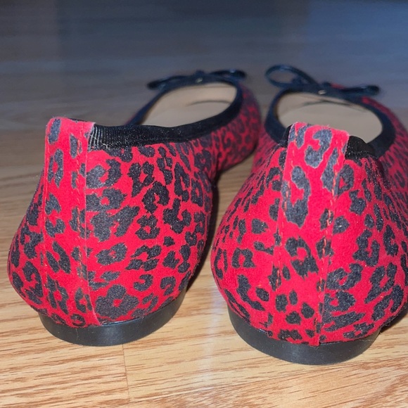 NICKY HILTON x FRENCH SOLE Red Black Animal Print Ballet Flats Leather Sz 7 - Picture 5 of 10